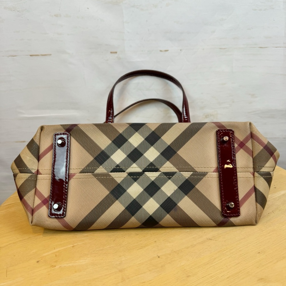 Classic Plaid Tote Bag with Burgundy Trim - Picture 3 of 9
